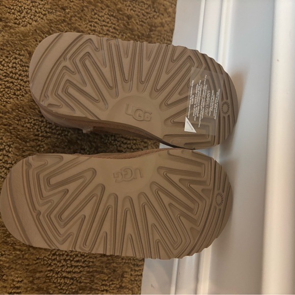 Ugg kids classic ll iridescent star boot - Picture 6 of 6